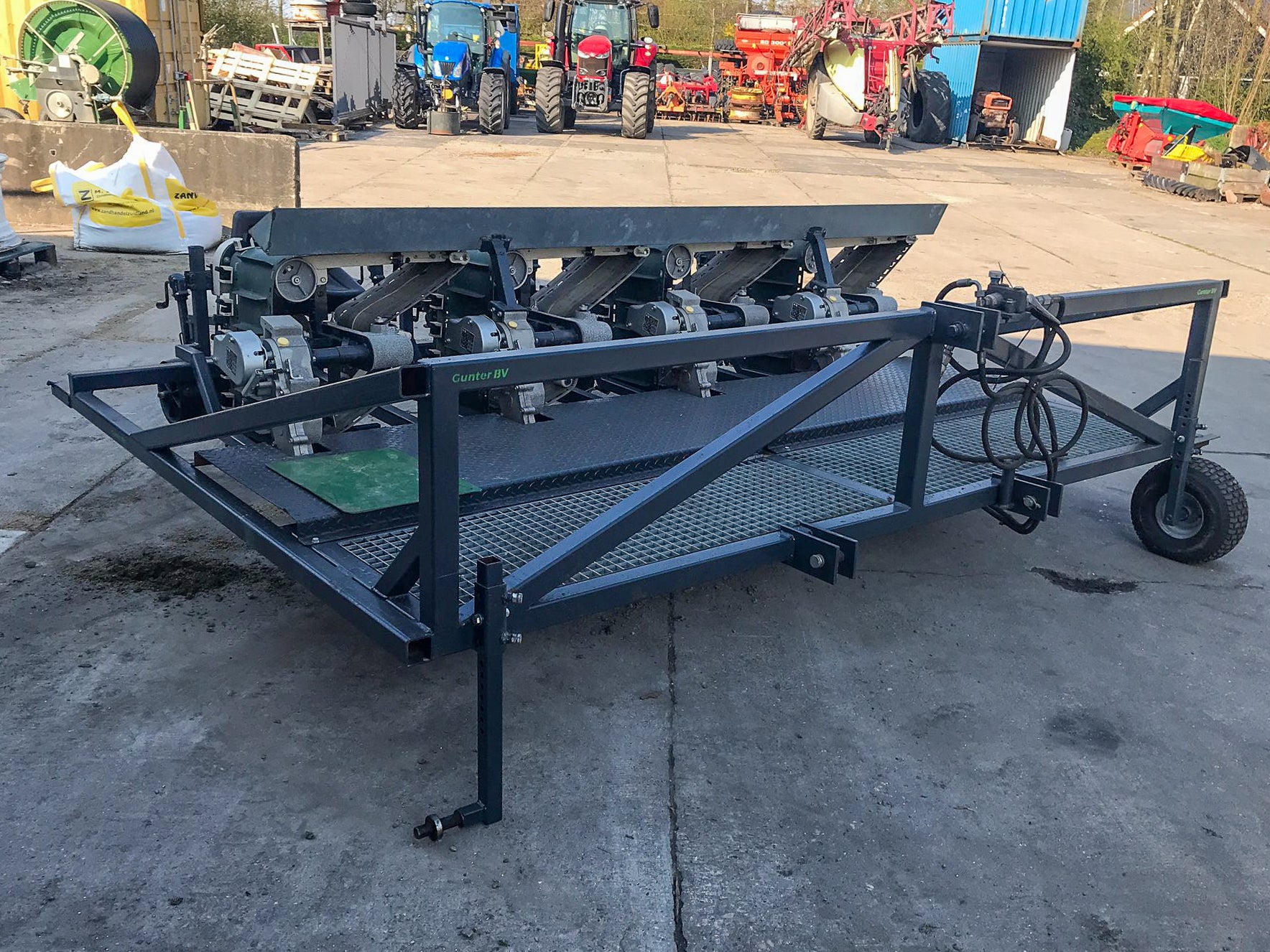 Custom Made 4-Row Sweet Potato Transplanter KP100E-70PBL