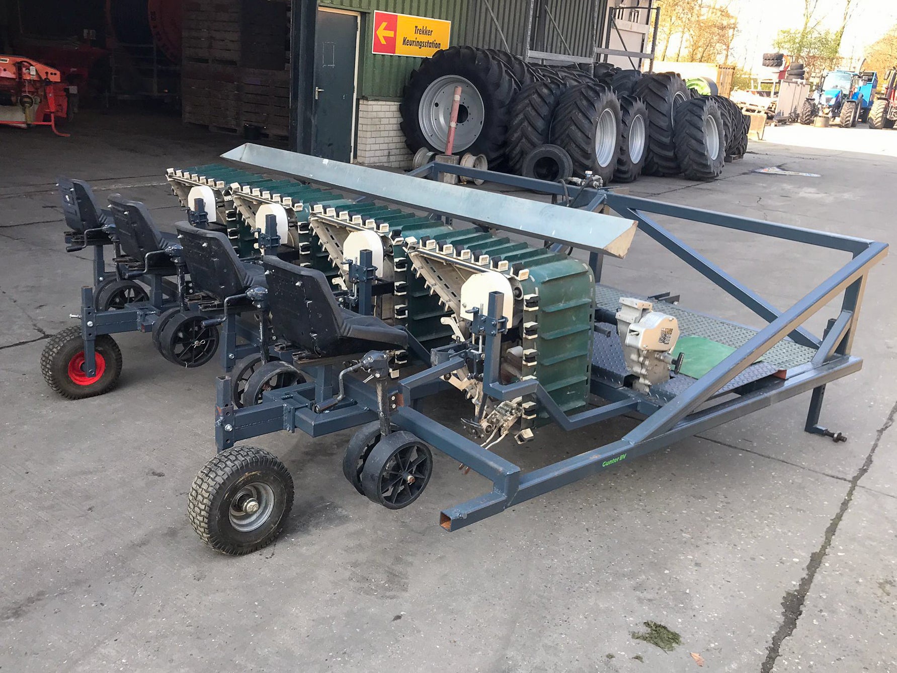 Trapiantatrice per patate dolci a 4 file su misura KP100E-70PBL