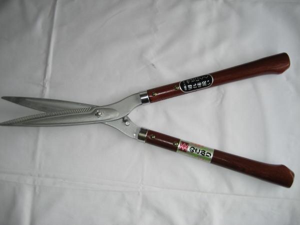Hasami Masamune / Yoshioka Hamono 180 mm Serrated blade Trim shears Long handle No.402