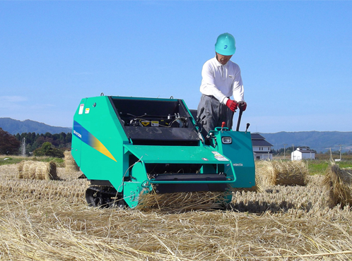 Takakita Self-propelled Round Baler for Hay, Rice and Wheat Straw